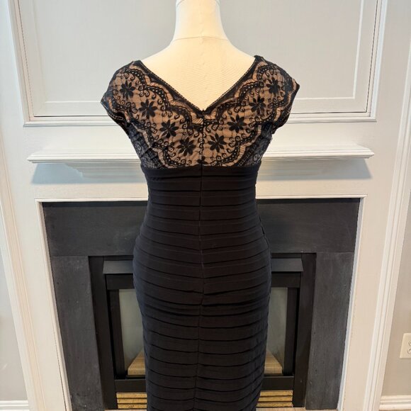 ✨ Adrianna Papell Black Lace & Bandage Sheath Dress ✨ - Picture 5 of 10